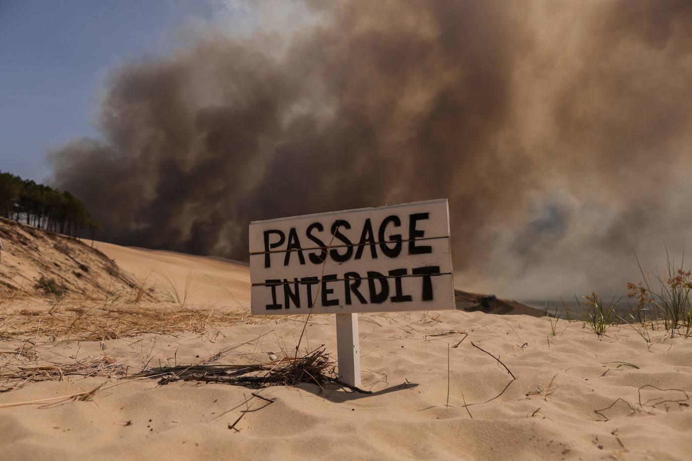 La duna de Pilat, cerca de Burdeos, es un reclamo turístico y está muy cerca de Arcachon y y de Cap de Ferrer