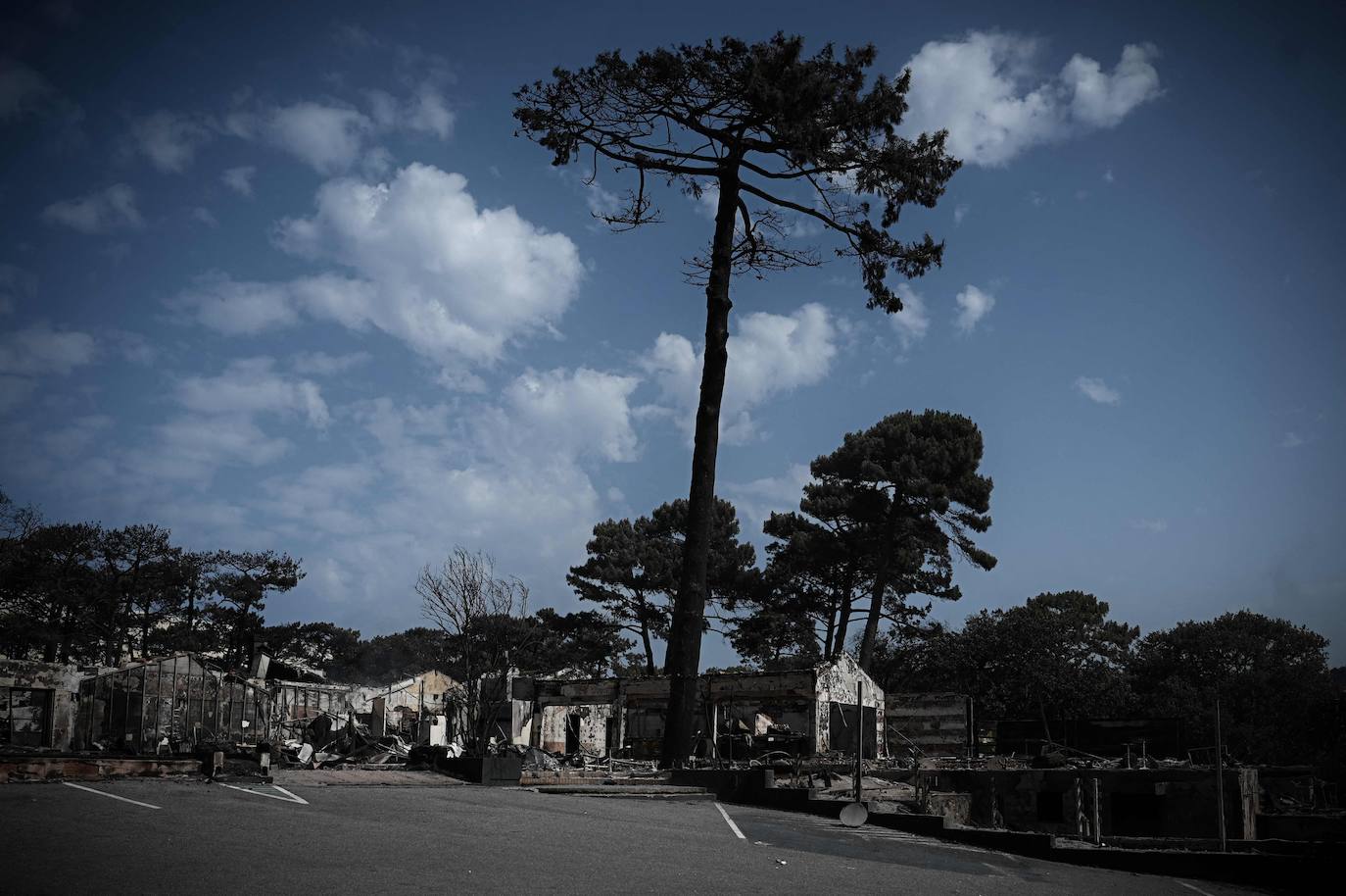 La duna de Pilat, cerca de Burdeos, es un reclamo turístico y está muy cerca de Arcachon y y de Cap de Ferrer