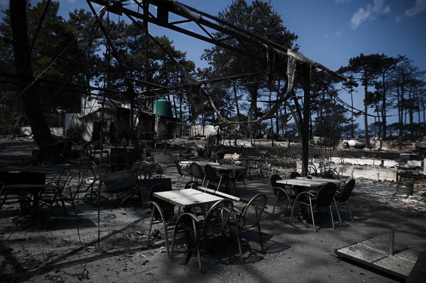 La duna de Pilat, cerca de Burdeos, es un reclamo turístico y está muy cerca de Arcachon y y de Cap de Ferrer