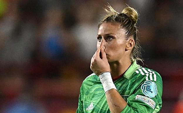 Sandra Paños, portera de España. 