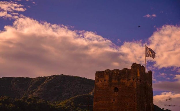 Imagen principal - Ruta de les Escultures en Serra | Al ritmo de siete personajes históricos para descubrir el corazón de la Sierra Calderona