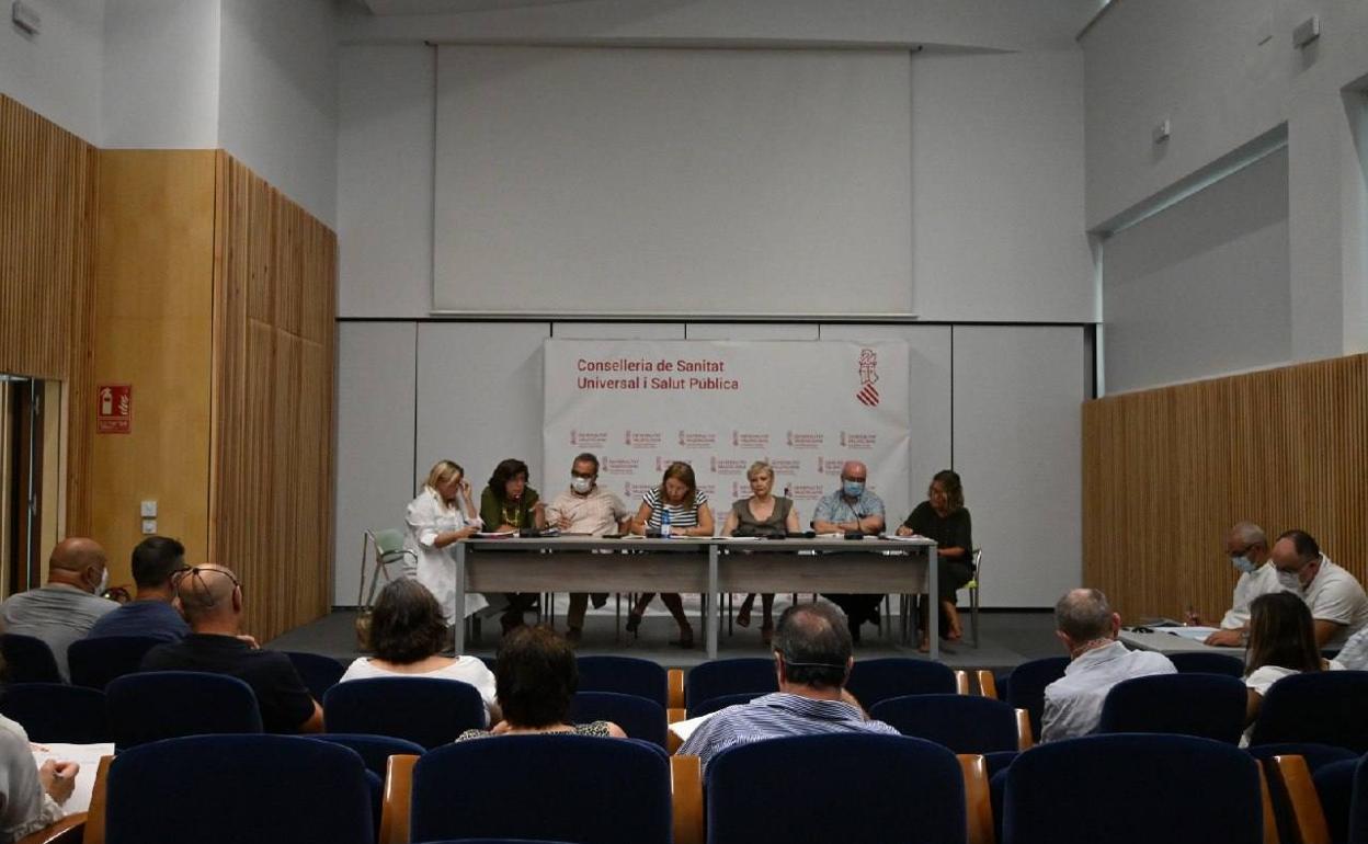 Representantes de la Conselleria de Sanidad y las fuerzas sindicales en la reunión de este jueves.