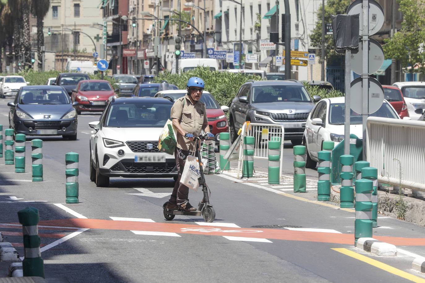 Fotos: Otra improvisación en la avenida Pérez Galdós de Valencia