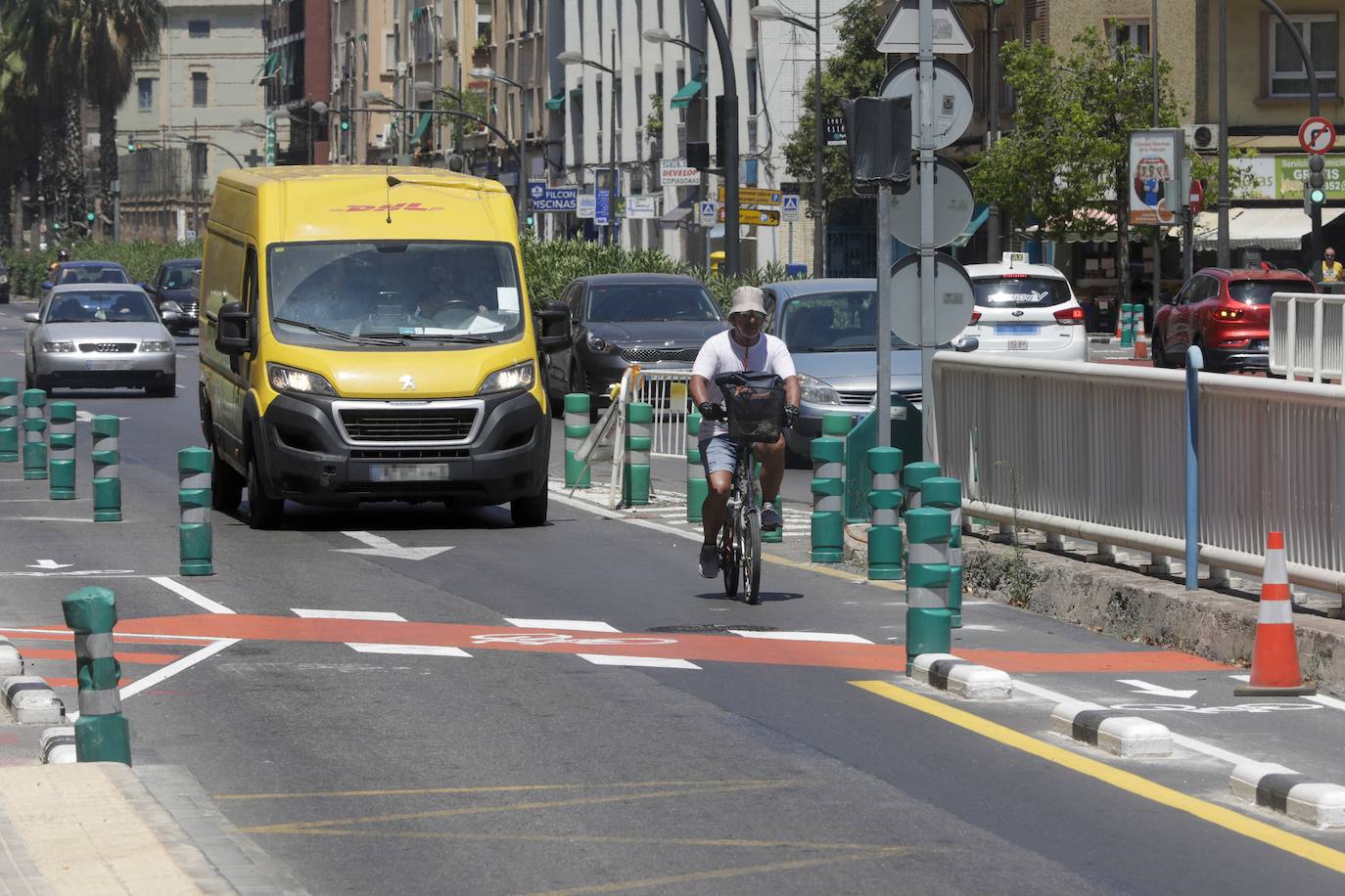 Fotos: Otra improvisación en la avenida Pérez Galdós de Valencia