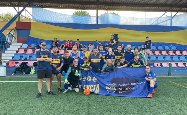 Miembros del Consulado Oficial de Boca Juniors de Valencia, en San Marcelino. 