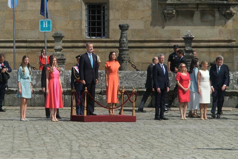 Fotos: Leonor, Letizia y Sofía impactan con colores vivos en Santiago de Compostela