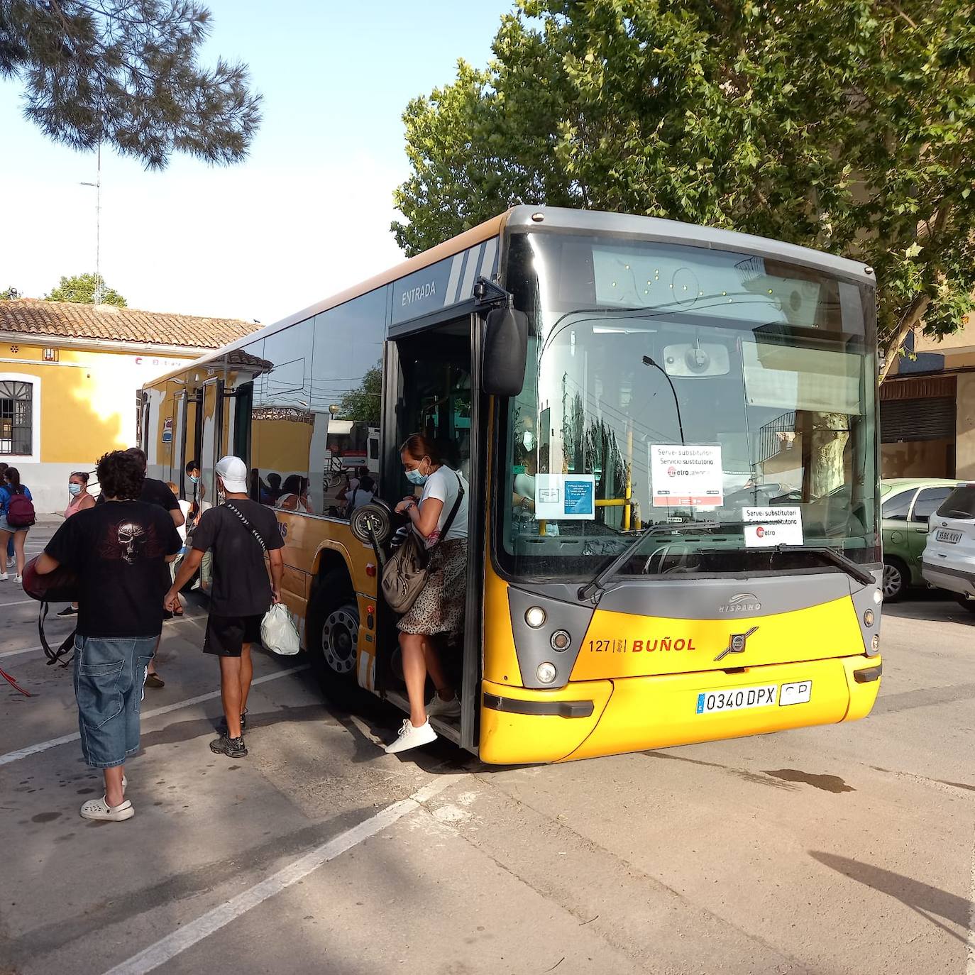 Fotos: Los autobuses que sustituyen a las líneas de metro cortadas, abarrotados