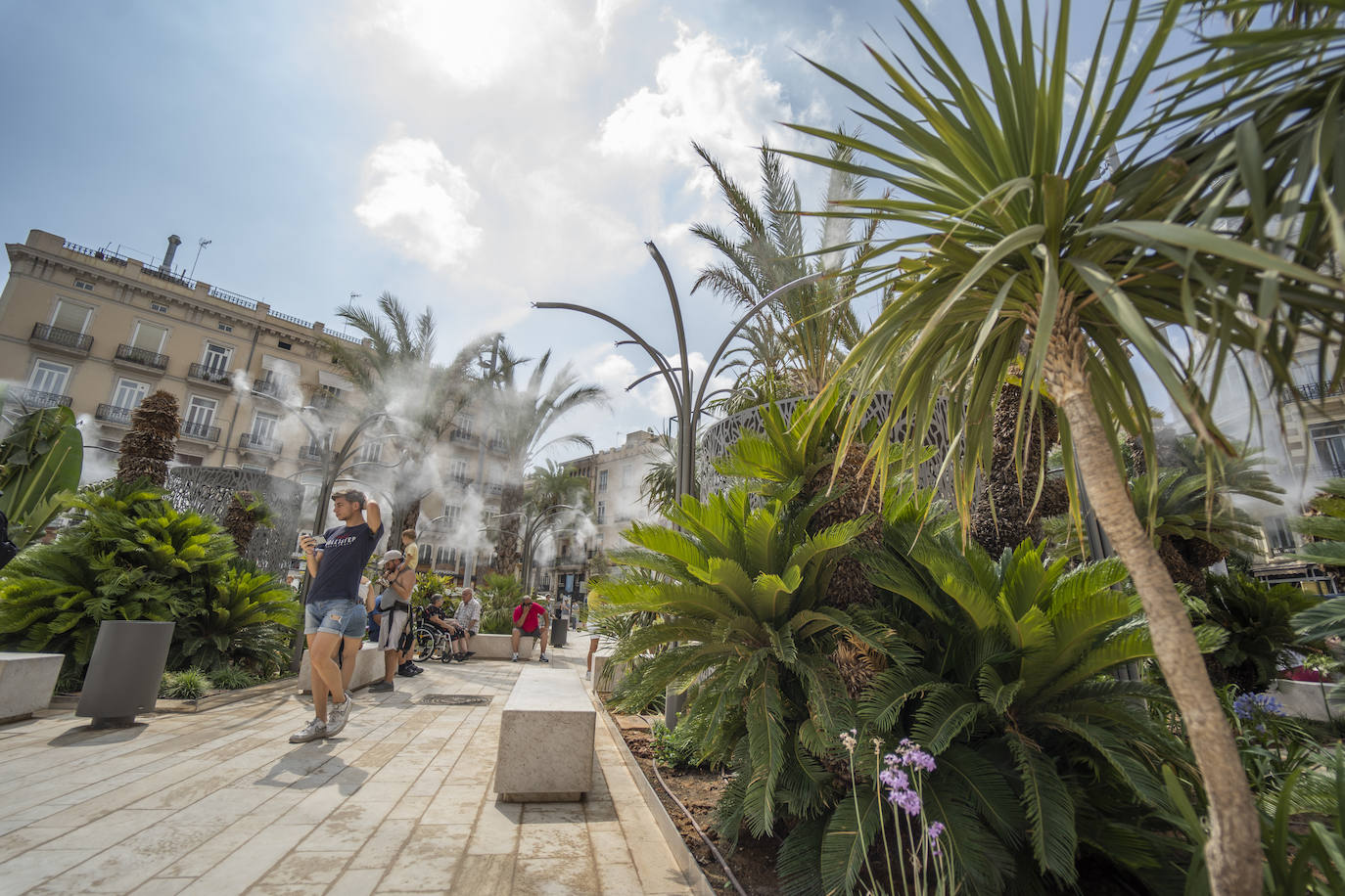 Fotos: Primer día de la Plaza de la Reina de Valencia con público tras la reforma