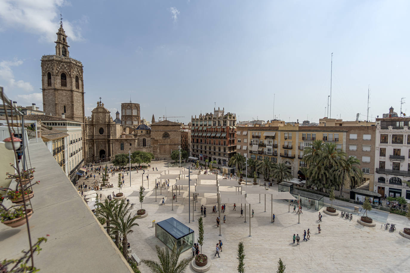 Fotos: Primer día de la Plaza de la Reina de Valencia con público tras la reforma