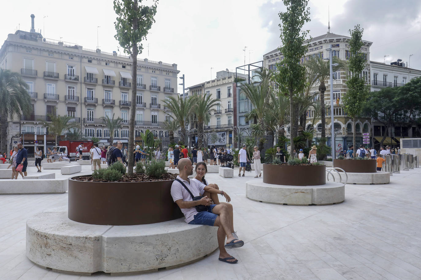 Fotos: Primer día de la Plaza de la Reina de Valencia con público tras la reforma