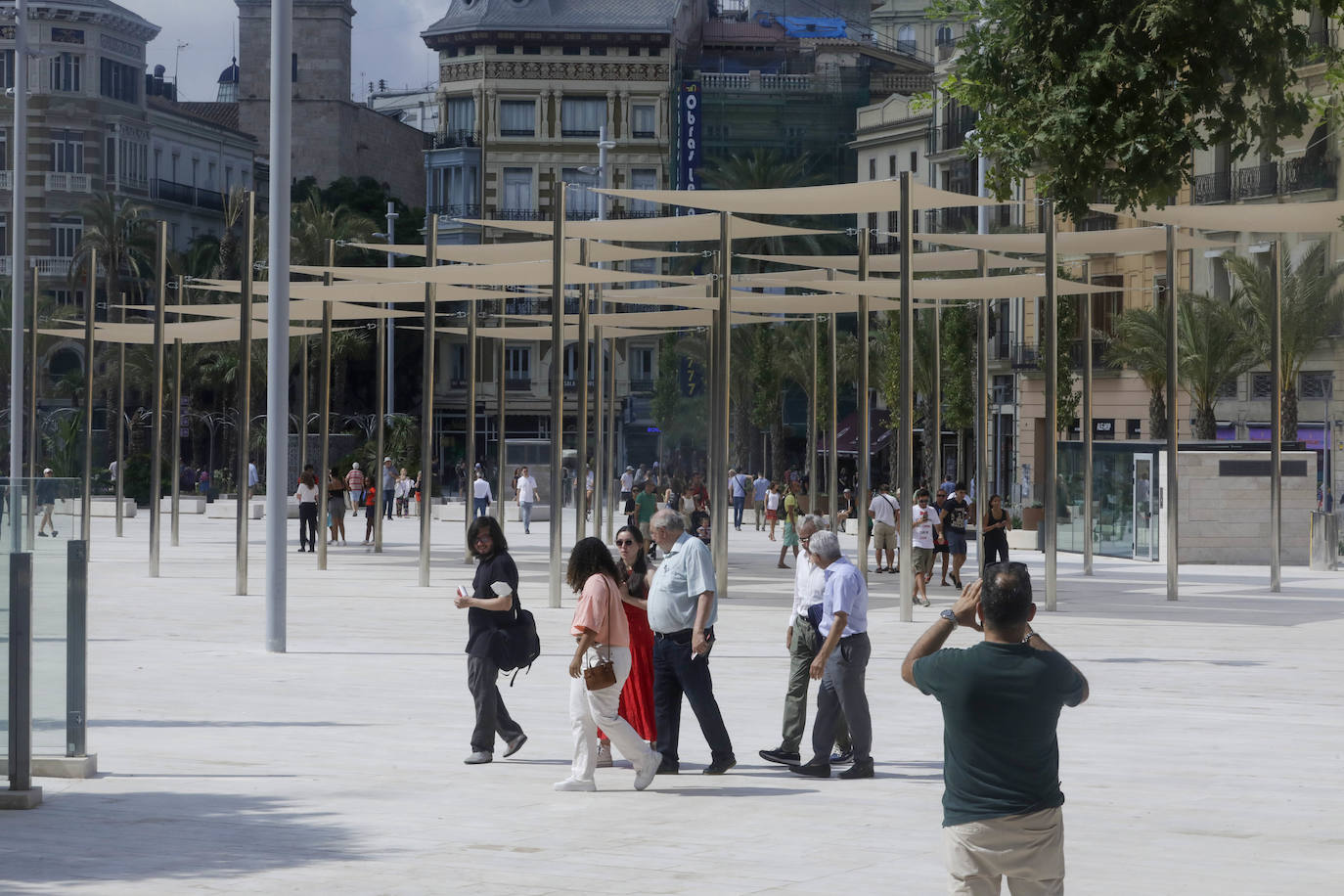 Fotos: Primer día de la Plaza de la Reina de Valencia con público tras la reforma