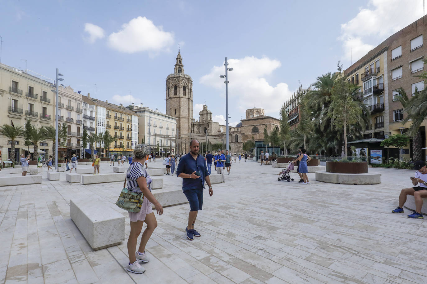 Fotos: Primer día de la Plaza de la Reina de Valencia con público tras la reforma