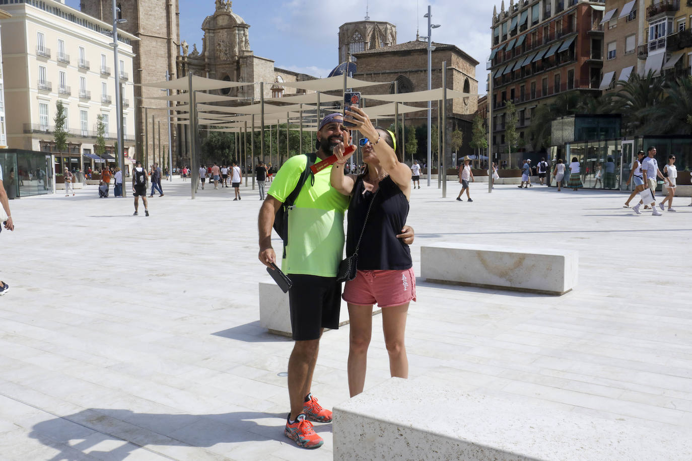 Fotos: Primer día de la Plaza de la Reina de Valencia con público tras la reforma