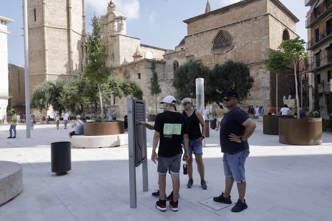 Fotos: Primer día de la Plaza de la Reina de Valencia con público tras la reforma