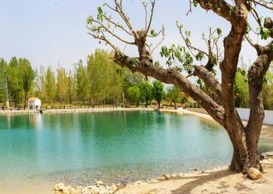 Imagen secundaria 1 - El sitio es de agua totalmente natural con arena fina a sus orillas.