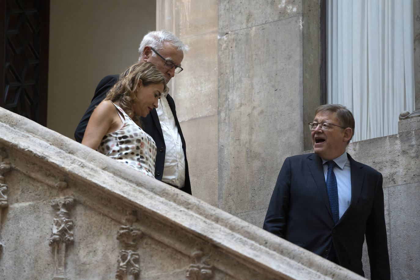 El presidente de la Generalitat Ximo Puig junto al alcalde de Valencia, Joan Ribó y la ministra de trasnportes Raquel Sánchez