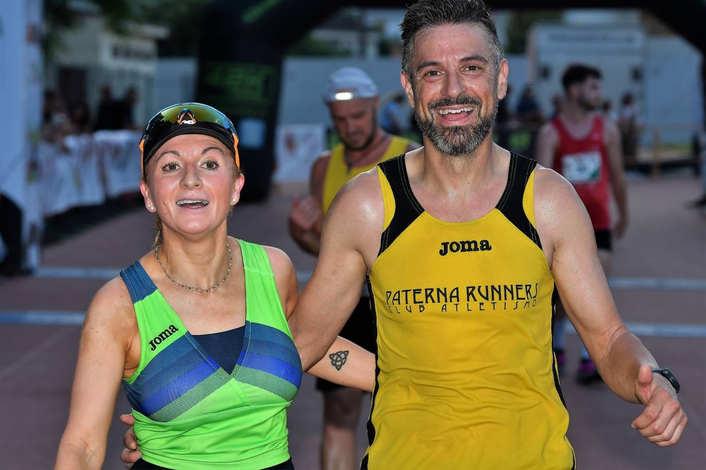 Cientos de deportistas participan en una de las últimas carreras populares del verano.