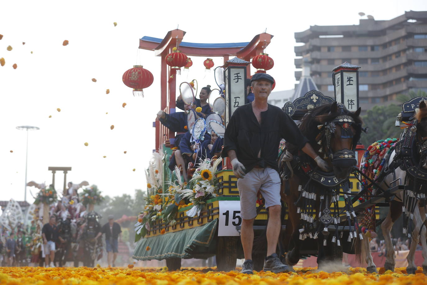 Fotos: La Batalla de Flores pone punto y final a la Feria de Julio