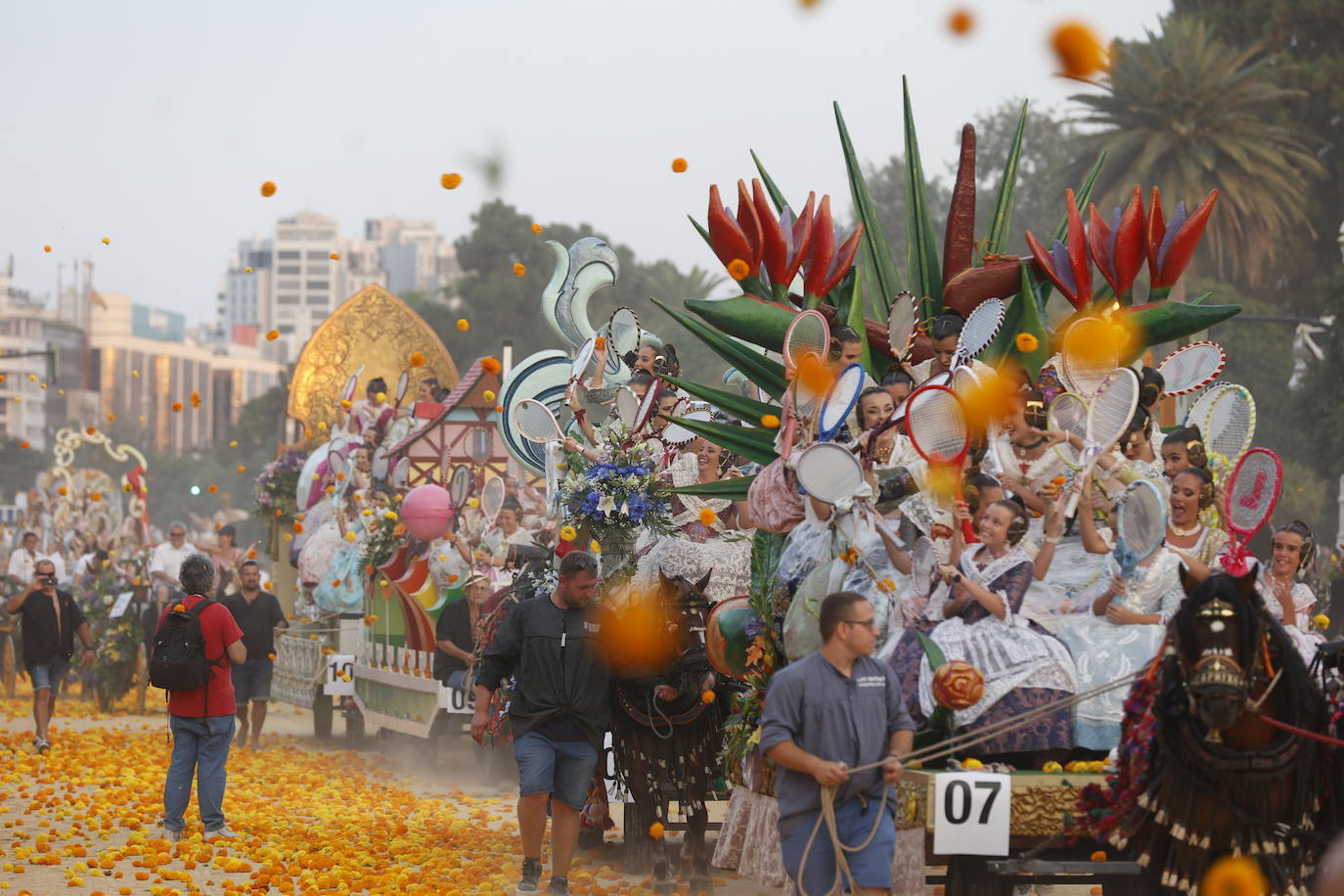 Fotos: La Batalla de Flores pone punto y final a la Feria de Julio