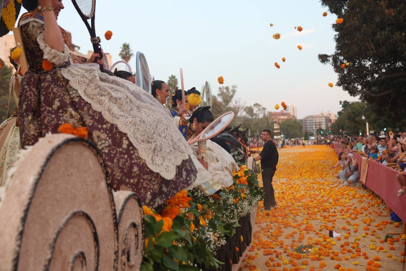 Fotos: La Batalla de Flores pone punto y final a la Feria de Julio