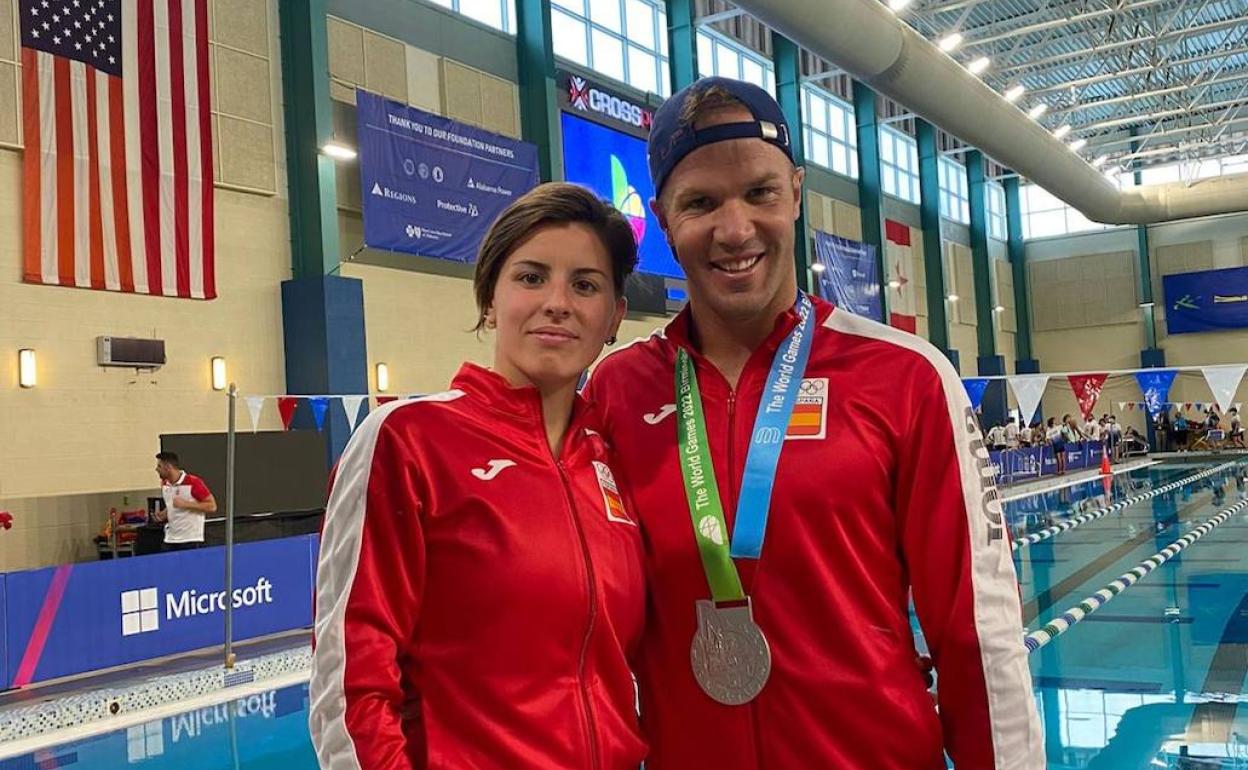 La pareja de nadadores, en una concentración con la selección española. 