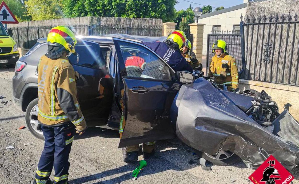 El conductor del coche ha fallecido como consecuencia del accidente. 