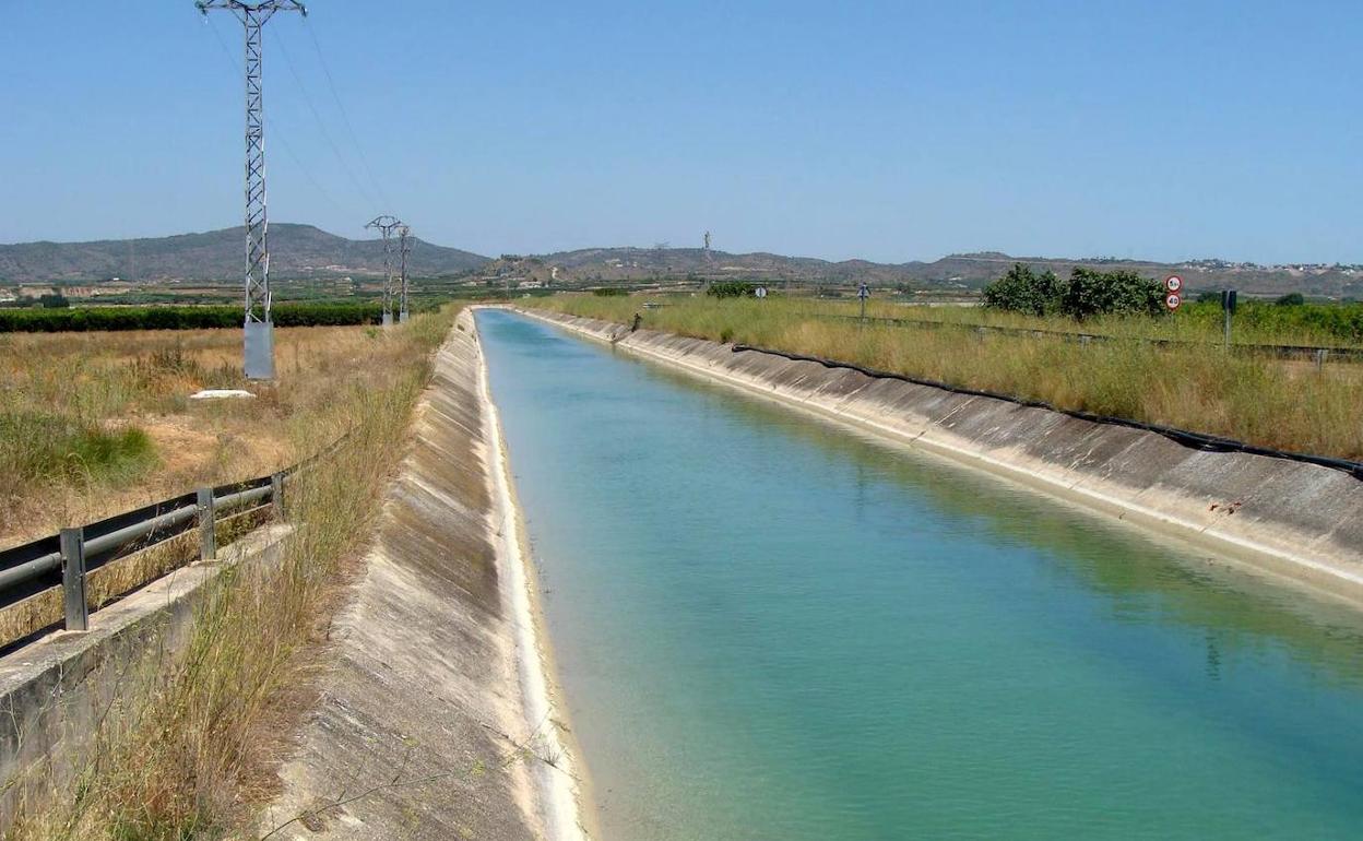 Un tramo del canal Júcar-Turia. 