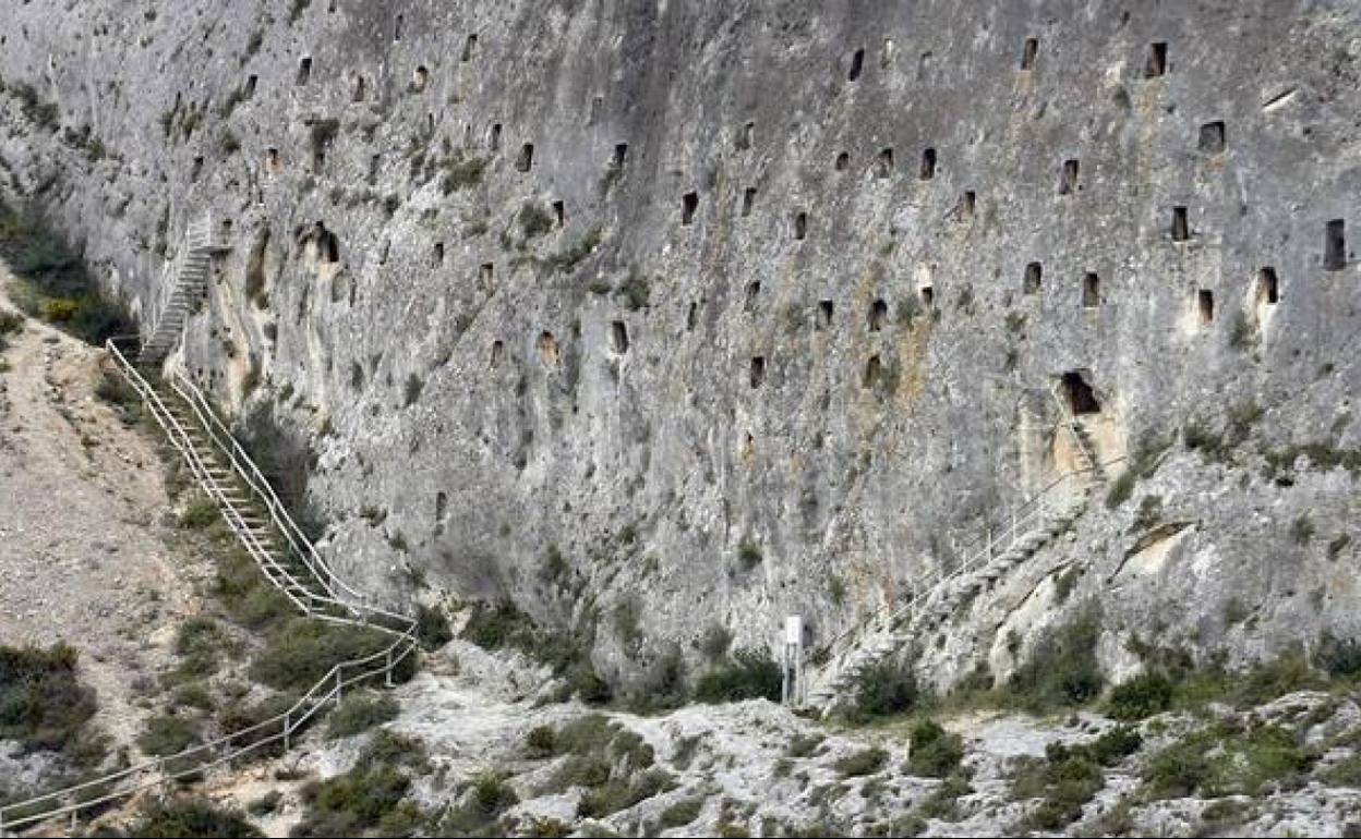 Covetes dels Moros, Bocairent | De excursión a las cuevas mágicas de Valencia: Covetes dels Moros, Bocairent