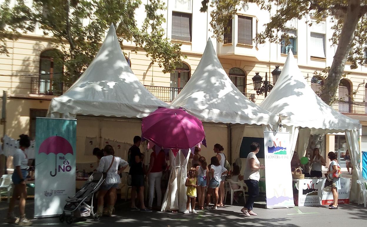 Espacio de sensibilización y prevención contra agresiones sexistas en la Fira de Xàtiva de otros años. 