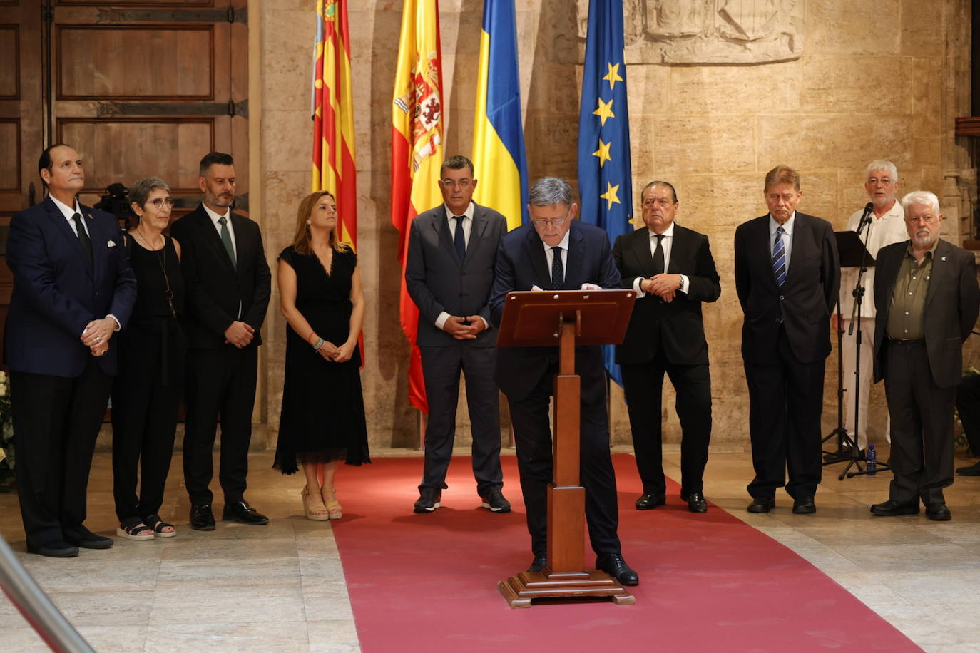 Fotos: La sociedad valenciana despide a Santiago Grisolía