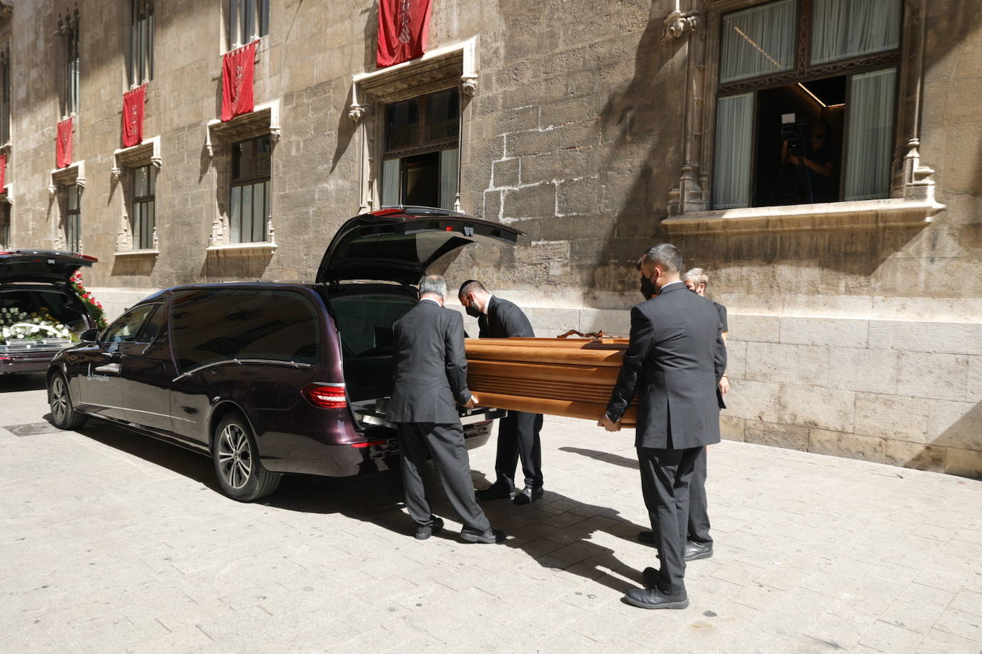 Fotos: La sociedad valenciana despide a Santiago Grisolía