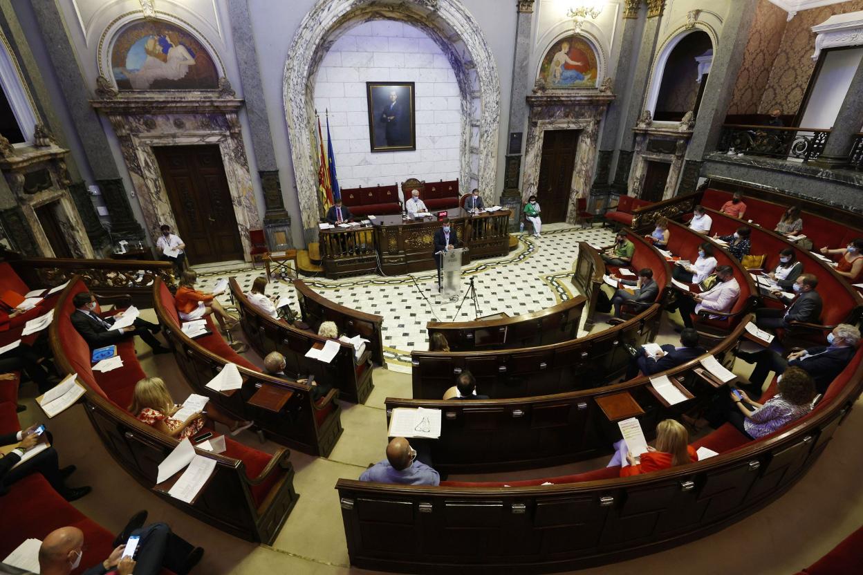 Sesión plenaria en el Ayuntamiento de Valencia. jesús signes