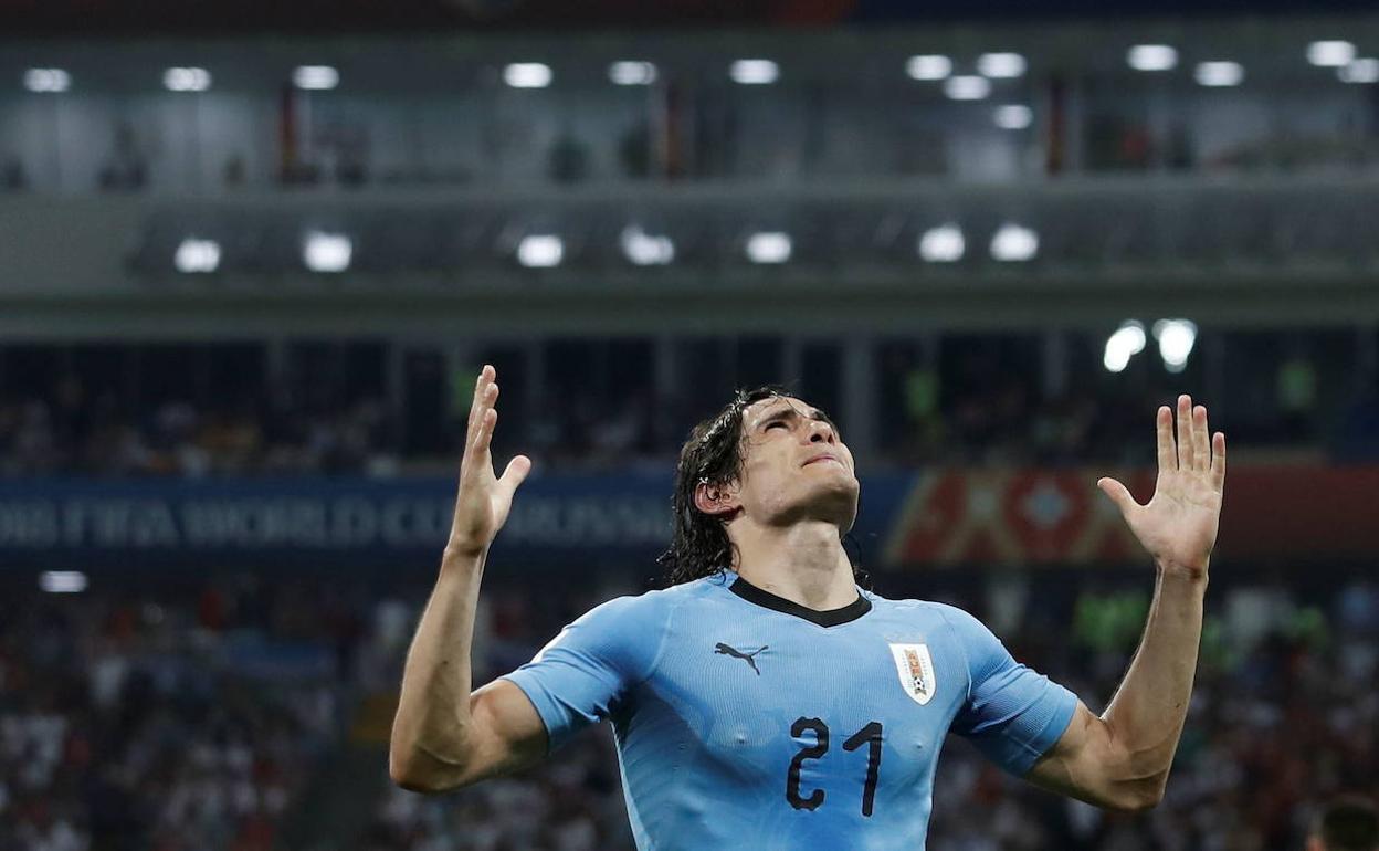 Tras salir del United y a sus 35 años, Cavani quiere seguir marcando goles en Europa.