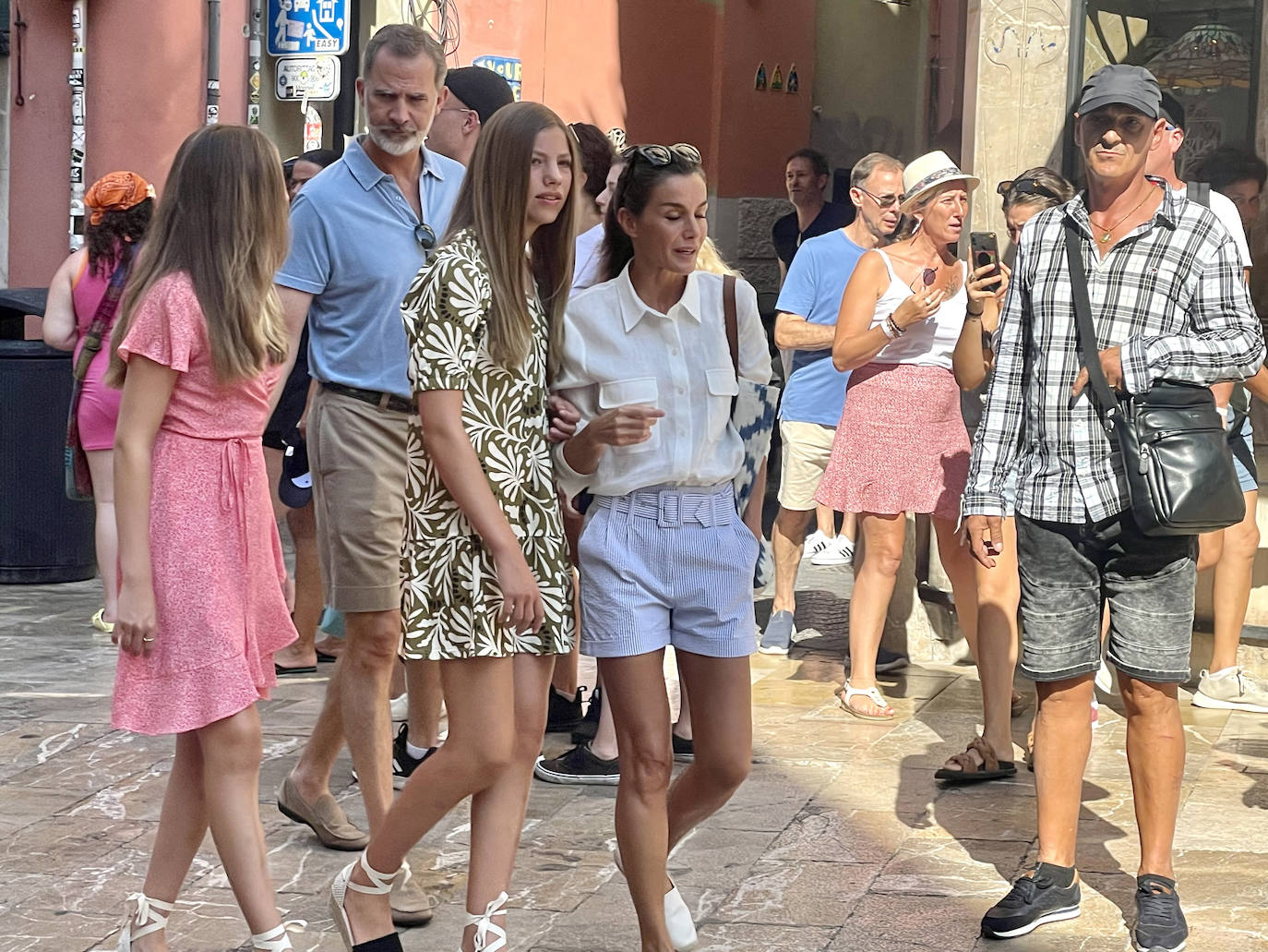 Fotos: La familia Real, de paseo sorpresa por las calles de Palma