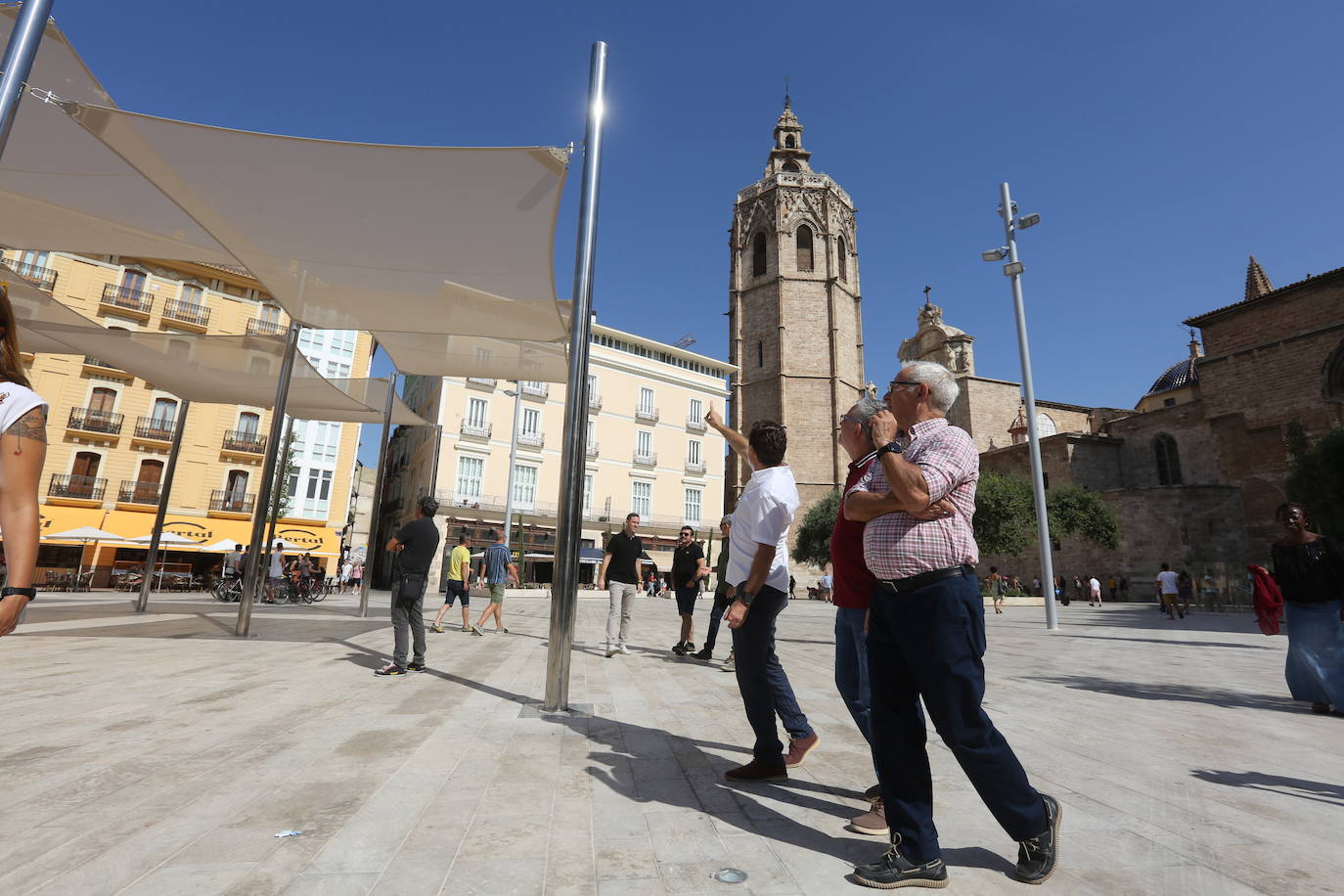 El alcalde visita por primera vez el entorno que ya ha sufrido los primeros actos vandálicos