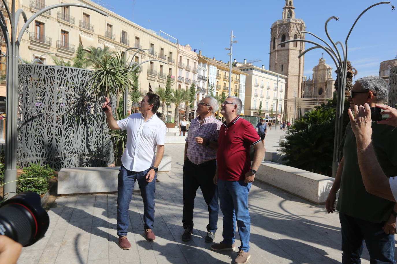 El alcalde visita por primera vez el entorno que ya ha sufrido los primeros actos vandálicos