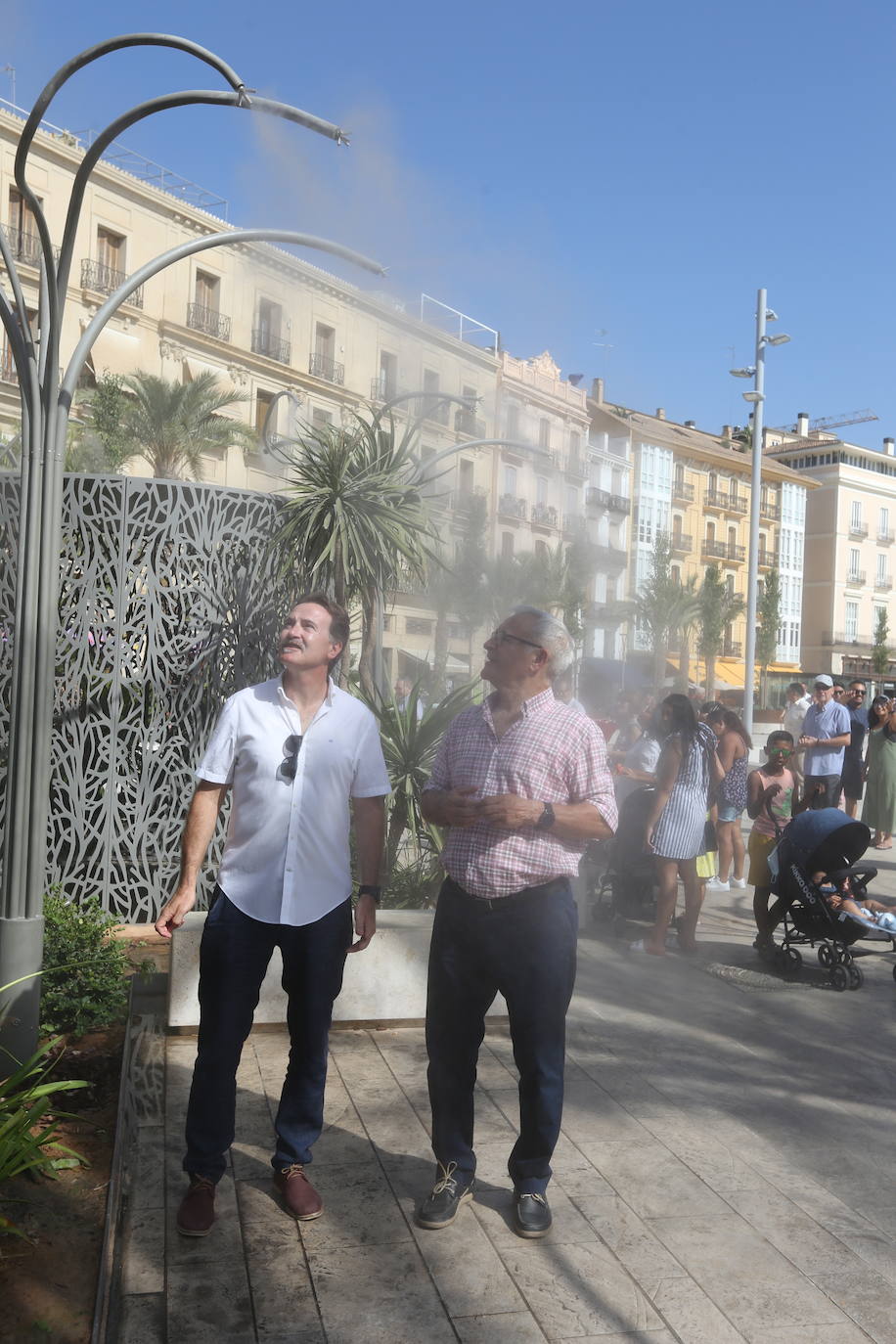 El alcalde visita por primera vez el entorno que ya ha sufrido los primeros actos vandálicos