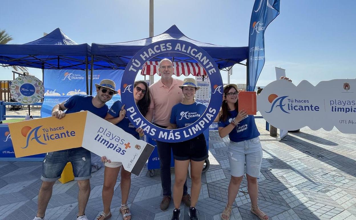 Presentación de la campaña 'Playas más limpias' en El Postiguet. 