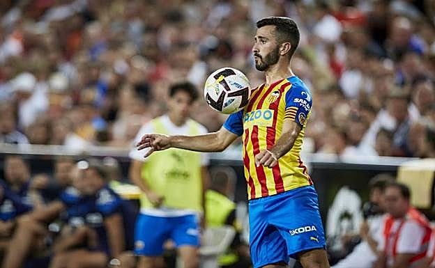 El Valencia clama ante la indefensión por Gayà