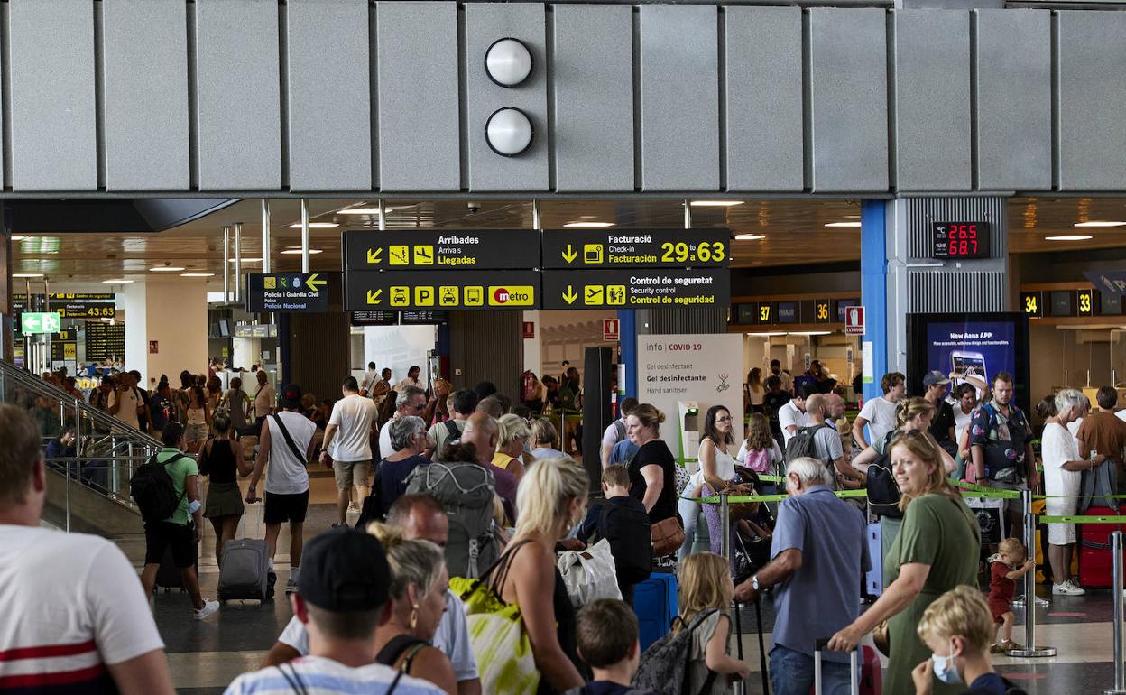 Tráfico de pasajeros en el aeropuerto de Manises. 