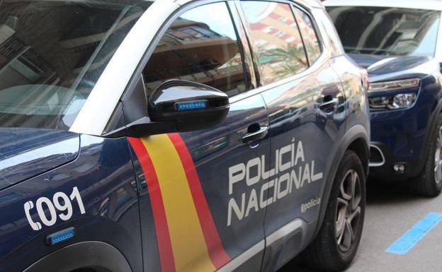 Vehículos policiales de la Policía Nacional. 