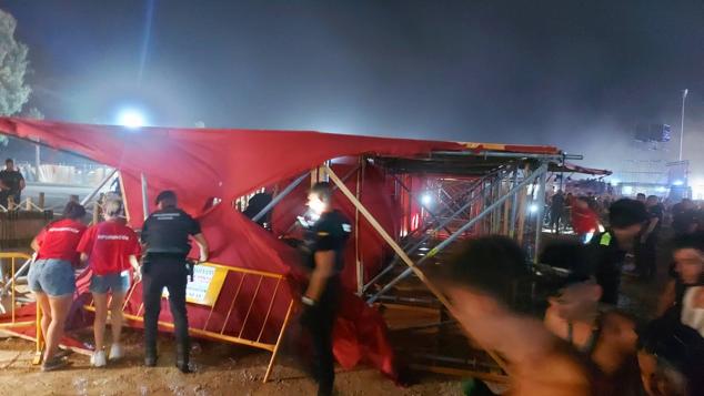 Fotos: Caos en el festival Medusa tras la caída de parte del escenario por fuertes ráfagas de viento