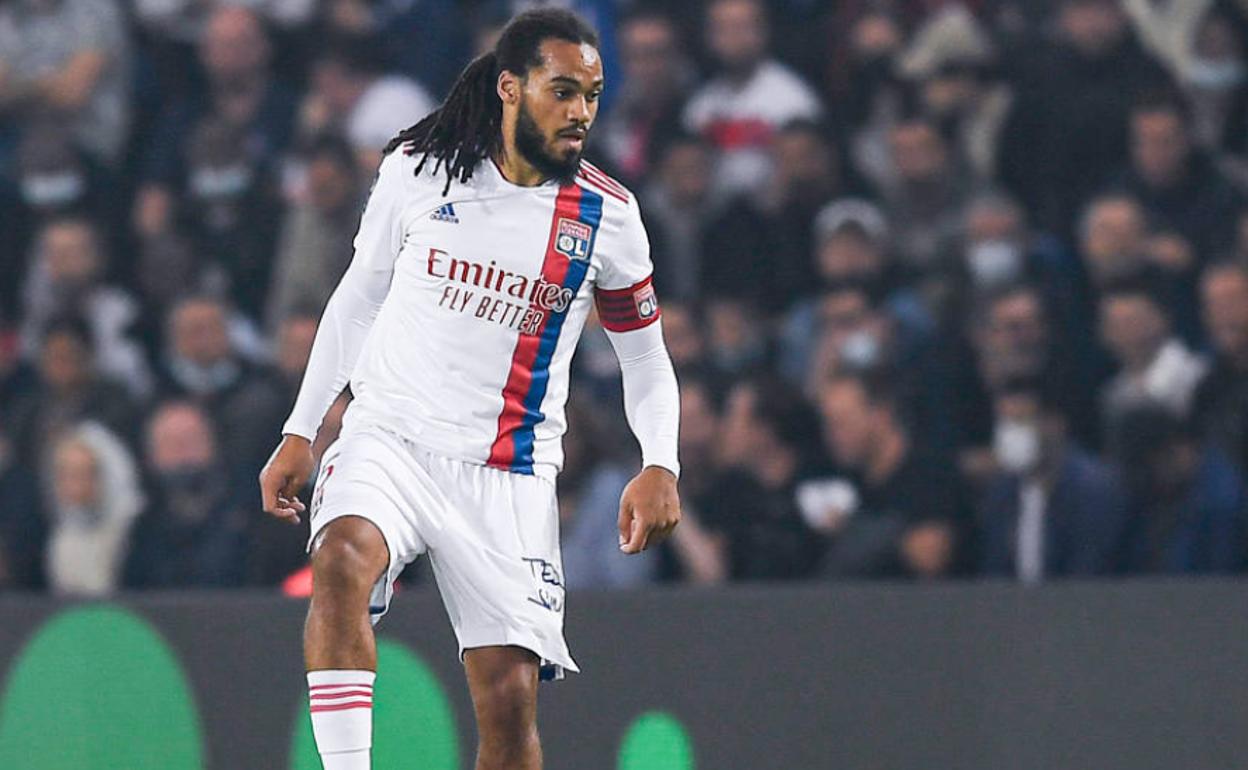 Jason Denayer, en un partido con el Lyon de la pasada temporada.