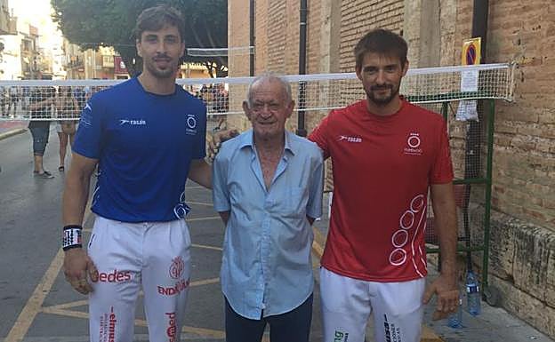 El marxador Jesús Luis Almiñana, entre Puchol II y Soro III