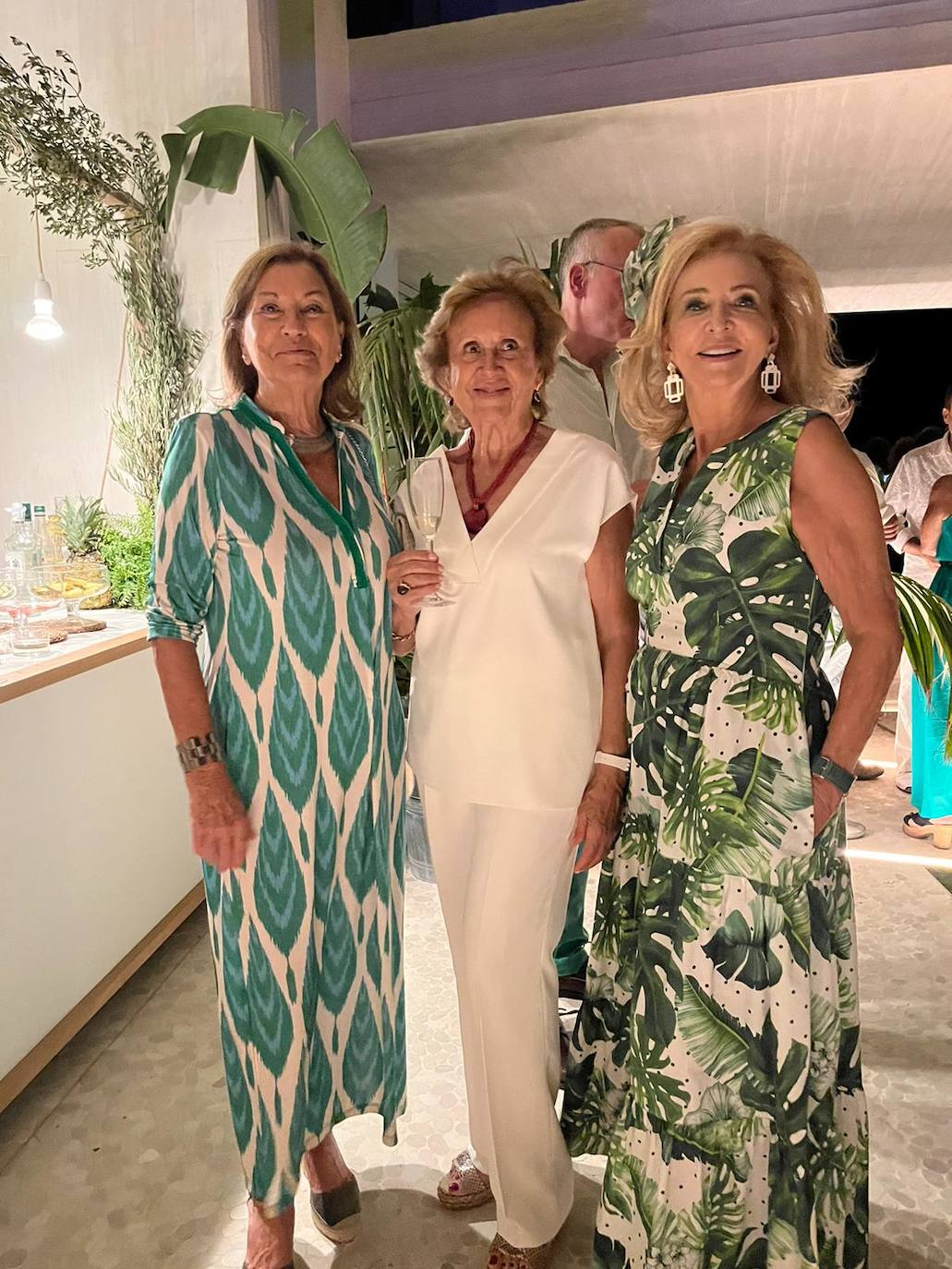 Enma Cuñat, Maloles Blanquer y Mayrén Beneyto.