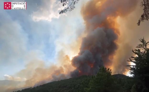 El incendio de Bejís obliga a desalojar el camping Los Cloticos