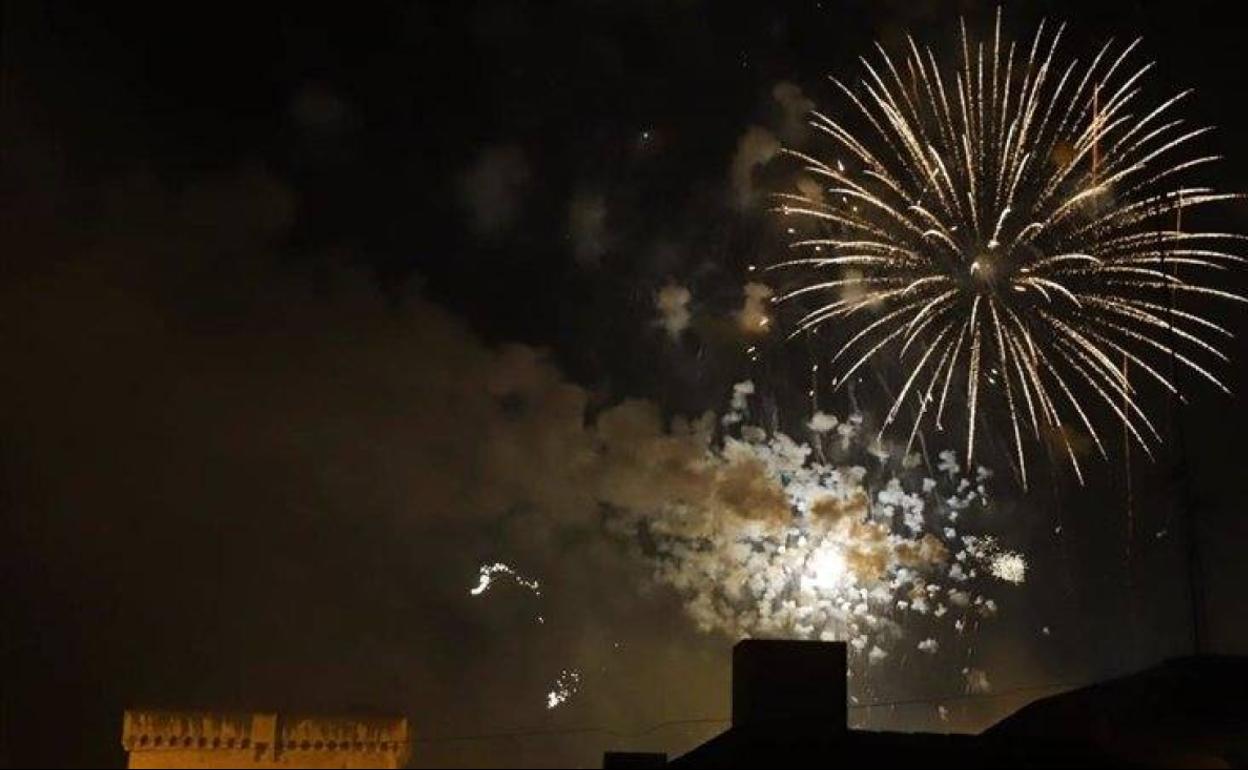 Fuegos artificiales en la Nit de l'Albà. 