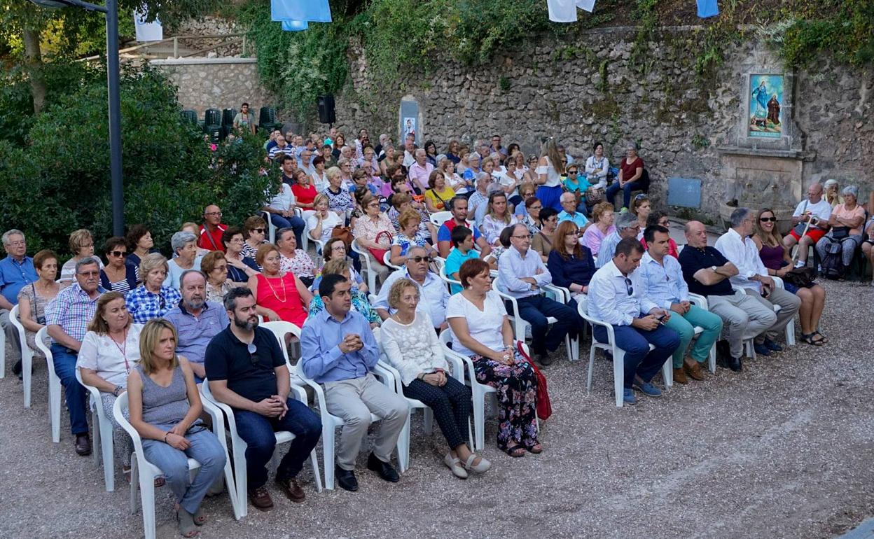 Imagen de archivo de los actos en la Font Roja.  