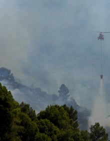 Imagen secundaria 2 - Tareas de extinción del incendio de Vall d'Ebo. 