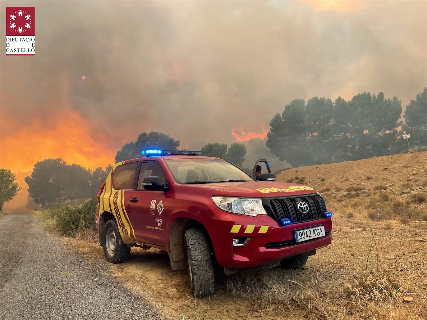 Fotos: Los bomberos siguen luchando contra el fuego en Bejís